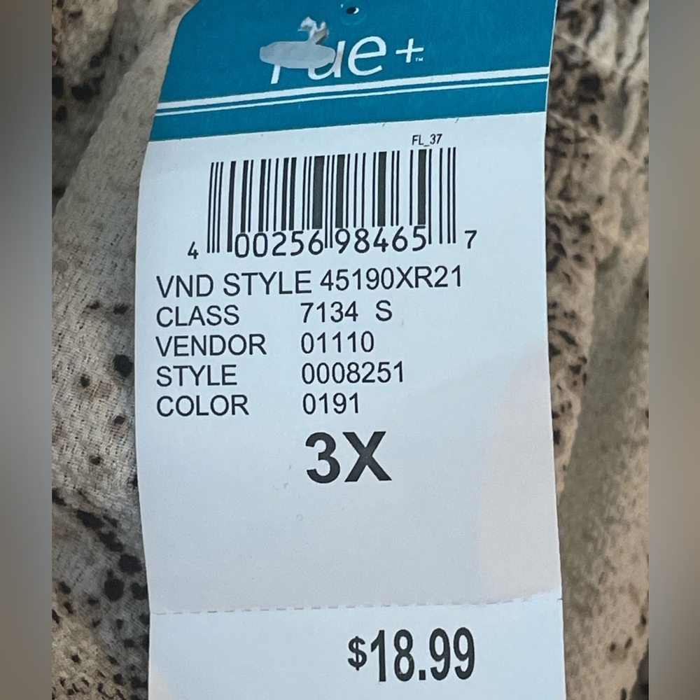 Rue21 woman’s shirring neckline top, size 3X - Picture 8 of 8